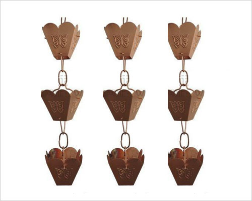 銅雨鏈適用于底層檐口挑出墻體的距離較長的建筑.同時(shí),雨鏈具有*強(qiáng)的裝飾性,更適合于公園及庭院中的樓亭或過廊兩側(cè)使用.
